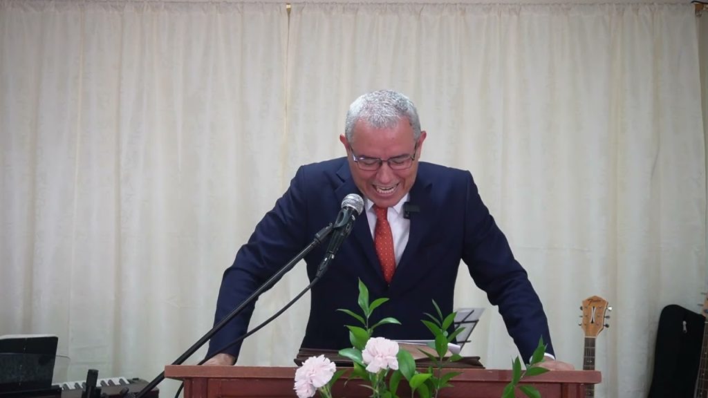 De tu presencia me esconderé